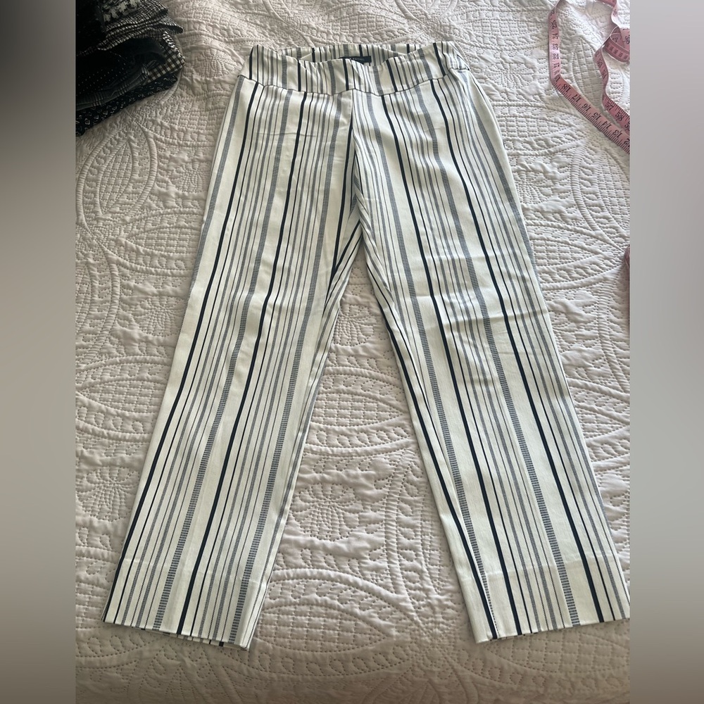 Zac and Rachel ankle pull on pant, size 6, navy and white.
